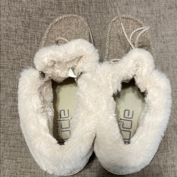 Cozy Gray Fur-Lined Hey Dudes - Picture 5 of 5